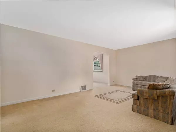 2443 S 4th AVE, North Riverside, IL 60546