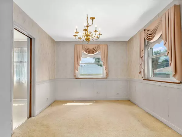 2443 S 4th AVE, North Riverside, IL 60546