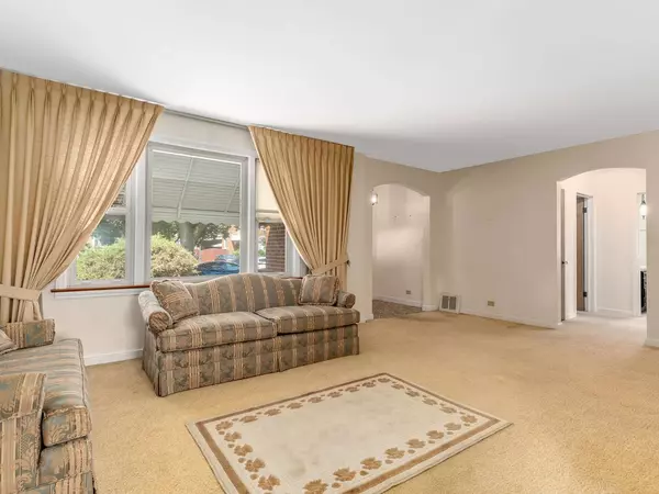 2443 S 4th Avenue, North Riverside, IL 60546