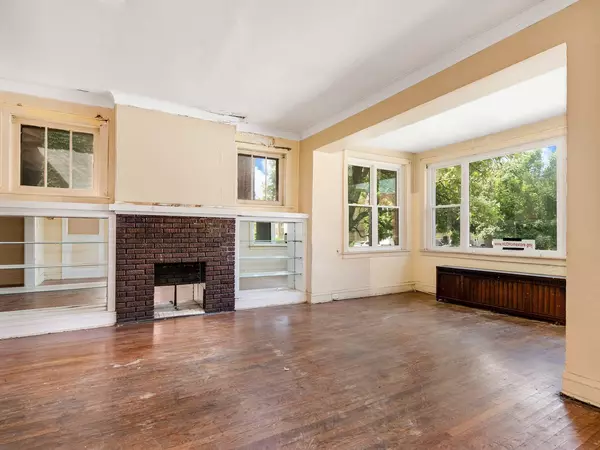 8153 S Eberhart Avenue, Chicago, IL 60619