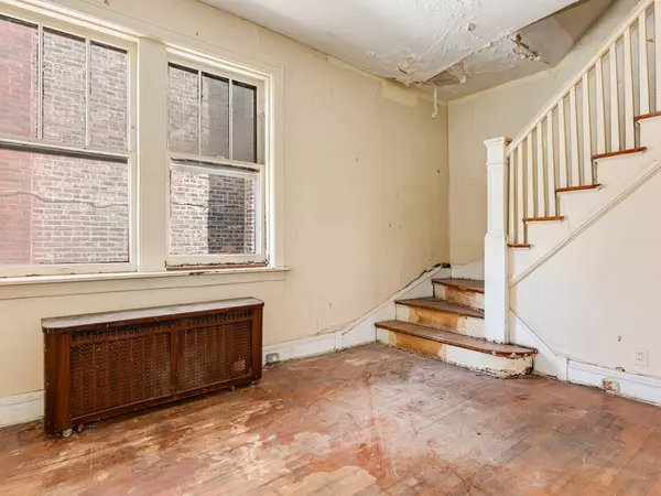 8153 S Eberhart Avenue, Chicago, IL 60619