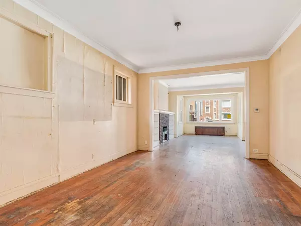 8153 S Eberhart Avenue, Chicago, IL 60619