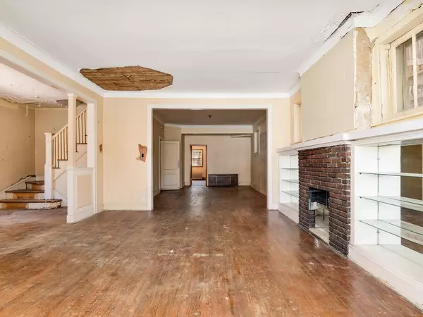 8153 S Eberhart AVE, Chicago, IL 60619