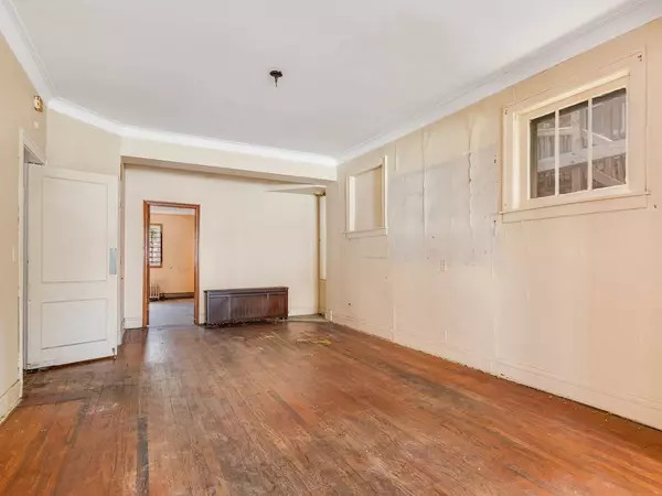 8153 S Eberhart Avenue, Chicago, IL 60619