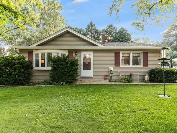 556 Lowden Avenue, Glen Ellyn, IL 60137