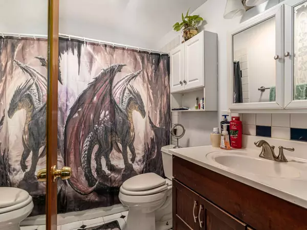 556 Lowden AVE, Glen Ellyn, IL 60137