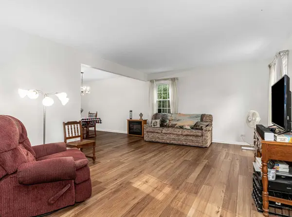 1012 Apple LN, Lombard, IL 60148