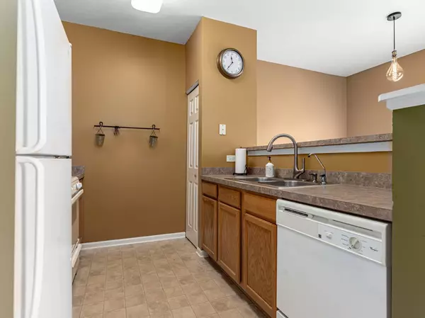 148 Enclave CIR #d, Bolingbrook, IL 60440