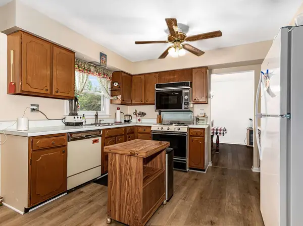 1012 Apple LN, Lombard, IL 60148