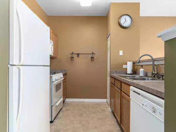 148 Enclave CIR #d, Bolingbrook, IL 60440