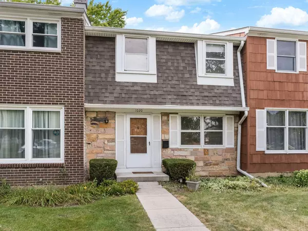 1020 Denham PL, Schaumburg, IL 60194