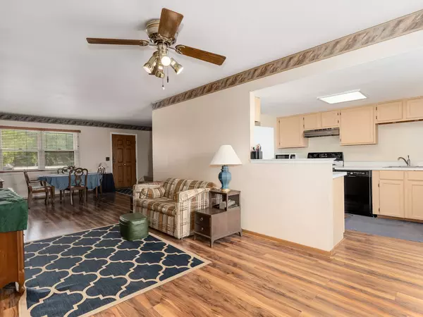 1020 Denham Place, Schaumburg, IL 60194