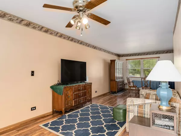 1020 Denham Place, Schaumburg, IL 60194