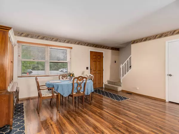 1020 Denham Place, Schaumburg, IL 60194