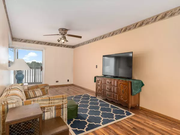 1020 Denham Place, Schaumburg, IL 60194