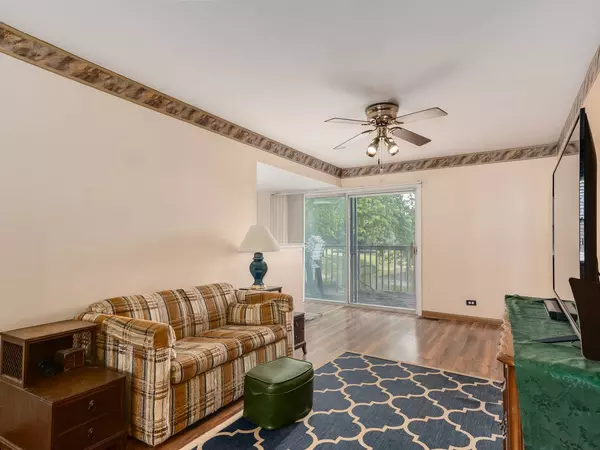 1020 Denham PL, Schaumburg, IL 60194