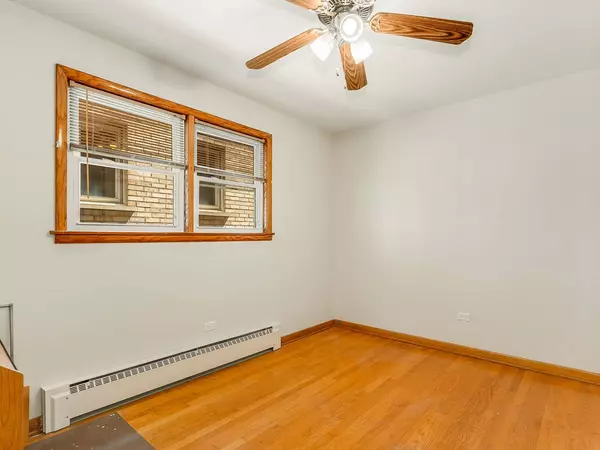 5841 W 55th ST, Chicago, IL 60638