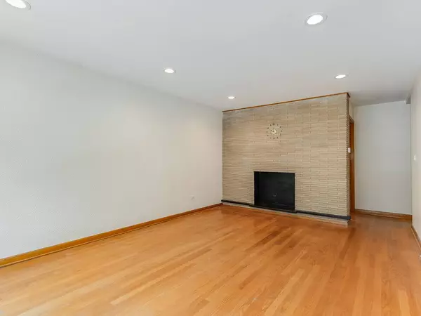 5841 W 55th ST, Chicago, IL 60638