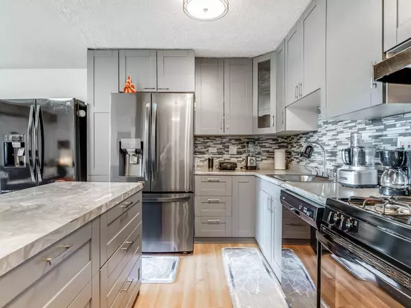 907 S Williams Street #212, Westmont, IL 60559