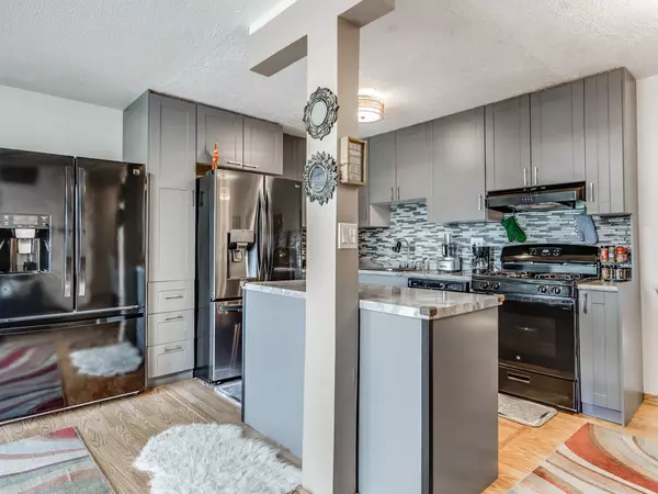 907 S Williams ST #212, Westmont, IL 60559