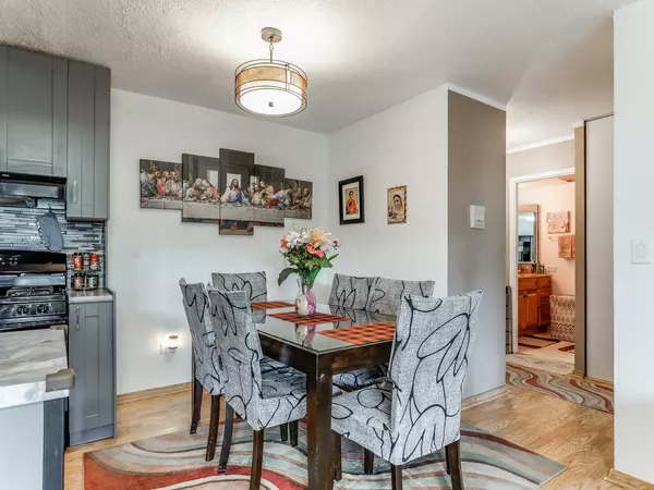 907 S Williams Street #212, Westmont, IL 60559