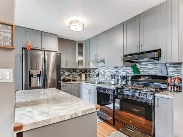 907 S Williams Street #212, Westmont, IL 60559