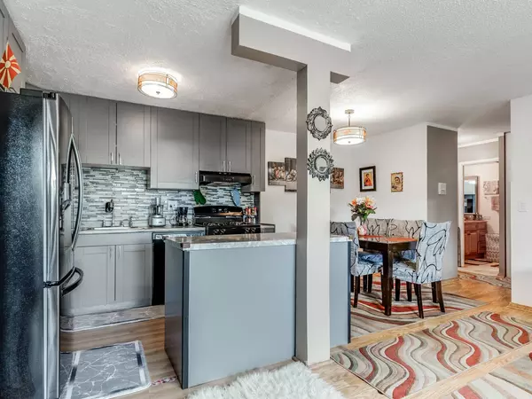 907 S Williams Street #212, Westmont, IL 60559