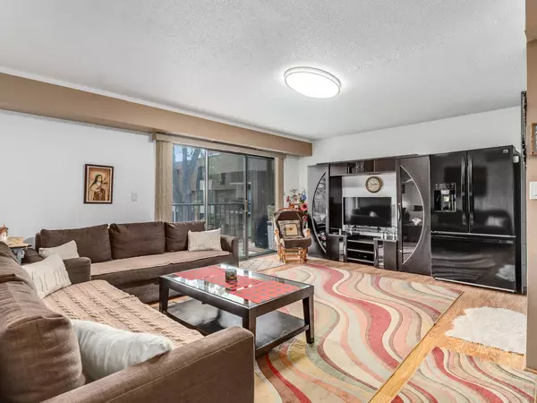 907 S Williams ST #212, Westmont, IL 60559