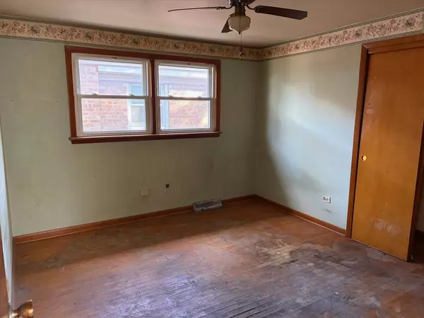 12621 S Wood ST, Calumet Park, IL 60827