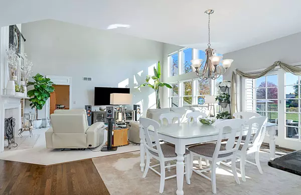 25040 W Prairie Grove Drive, Plainfield, IL 60585