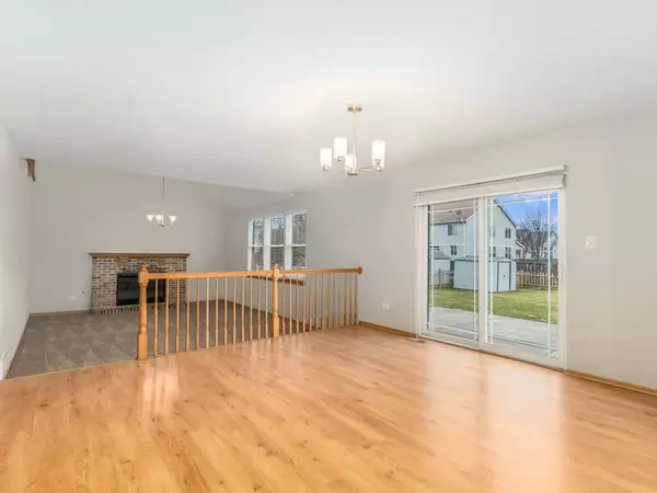 1107 Shorewood DR, Shorewood, IL 60404