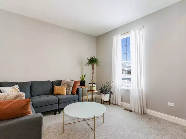 707 Long Ridge TRL, Minooka, IL 60447