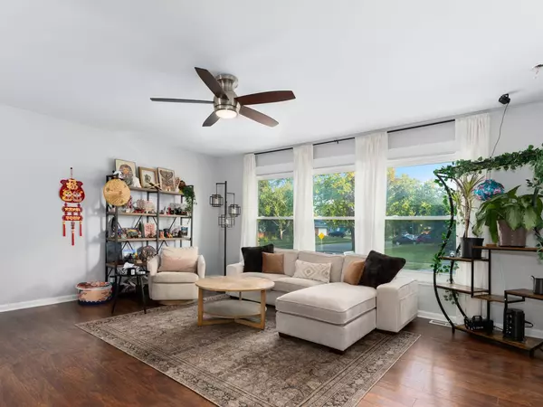 1591 Hillcrest AVE, Hanover Park, IL 60133