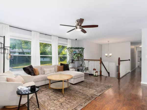 1591 Hillcrest AVE, Hanover Park, IL 60133