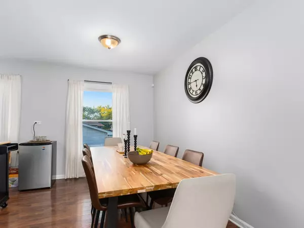 1591 Hillcrest AVE, Hanover Park, IL 60133