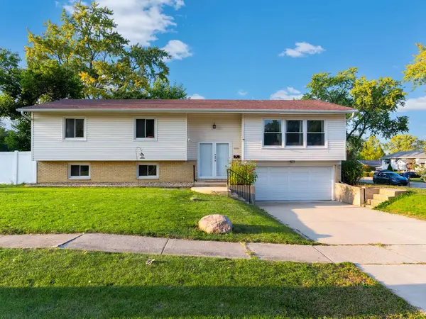 1591 Hillcrest Avenue, Hanover Park, IL 60133