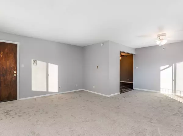 15818 TERRACE DR #R3, Oak Forest, IL 60452