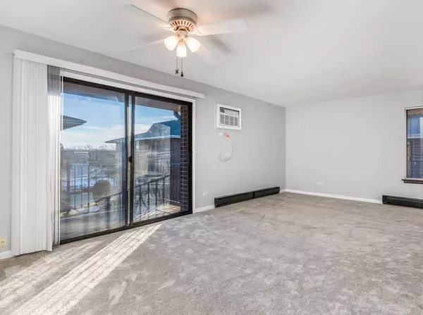 15818 TERRACE Drive #R3, Oak Forest, IL 60452