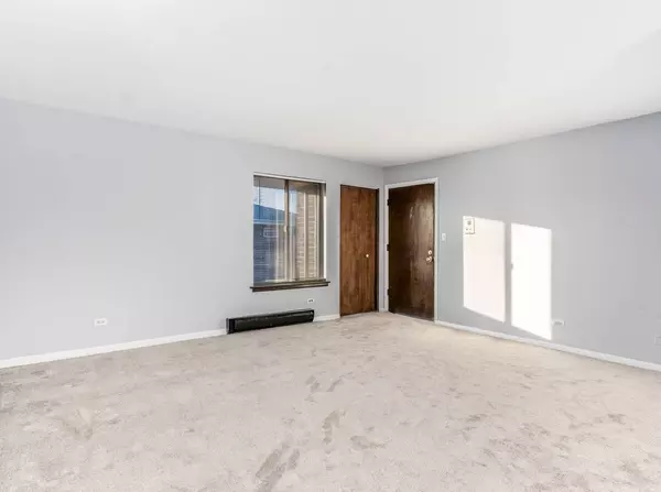 15818 TERRACE DR #R3, Oak Forest, IL 60452