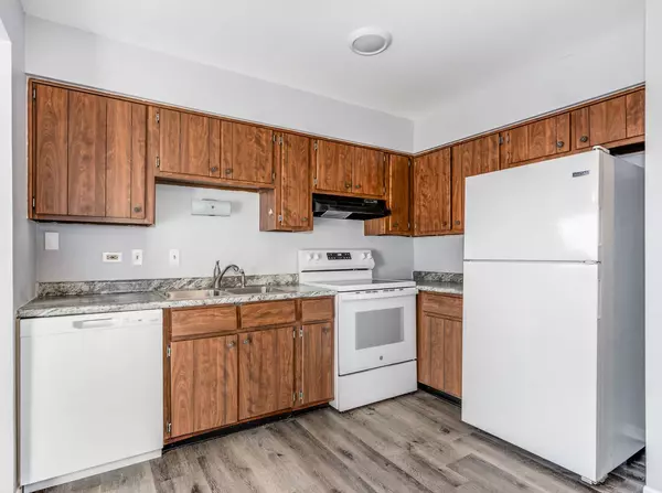 15818 TERRACE Drive #R3, Oak Forest, IL 60452