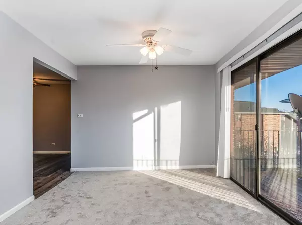 15818 TERRACE Drive #R3, Oak Forest, IL 60452