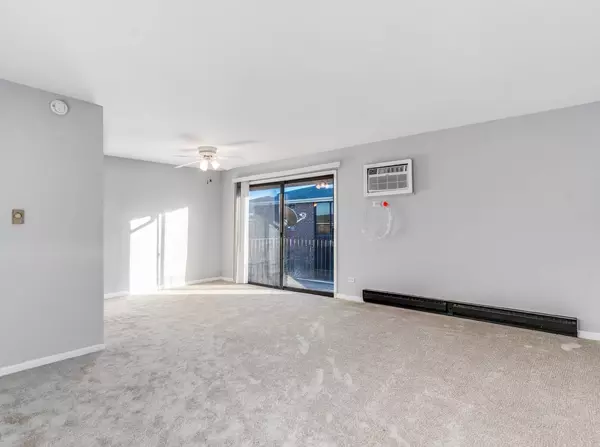 15818 TERRACE Drive #R3, Oak Forest, IL 60452