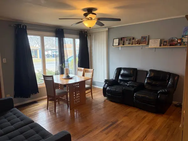 8417 S Scottsdale AVE, Chicago, IL 60652