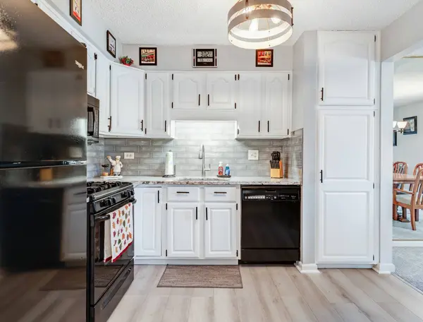 7211 Wolf Road #301A, Indian Head Park, IL 60525