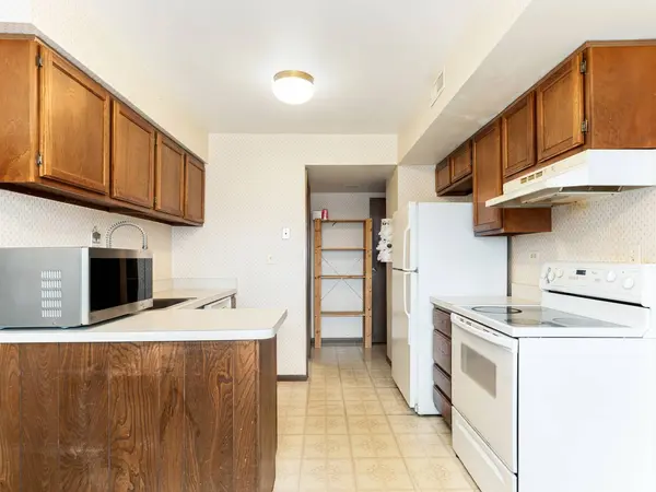 703 Shaw CT, Schaumburg, IL 60194