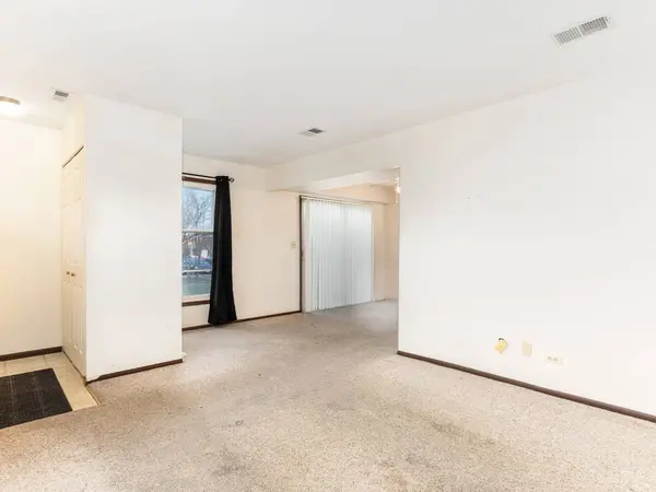 703 Shaw Court, Schaumburg, IL 60194