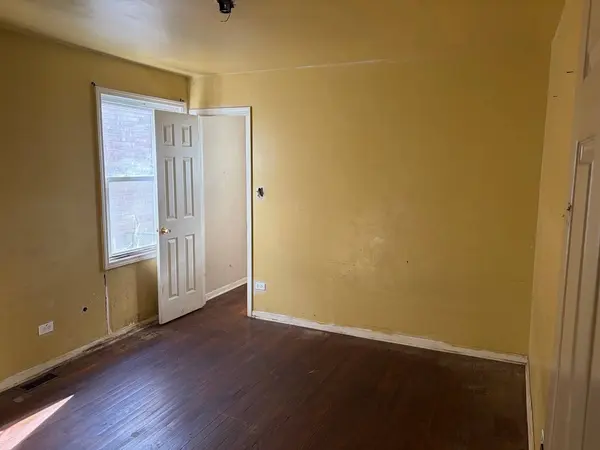 15129 LEXINGTON AVE, Harvey, IL 60426