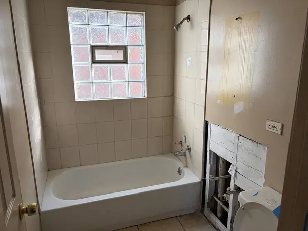 15129 LEXINGTON AVE, Harvey, IL 60426