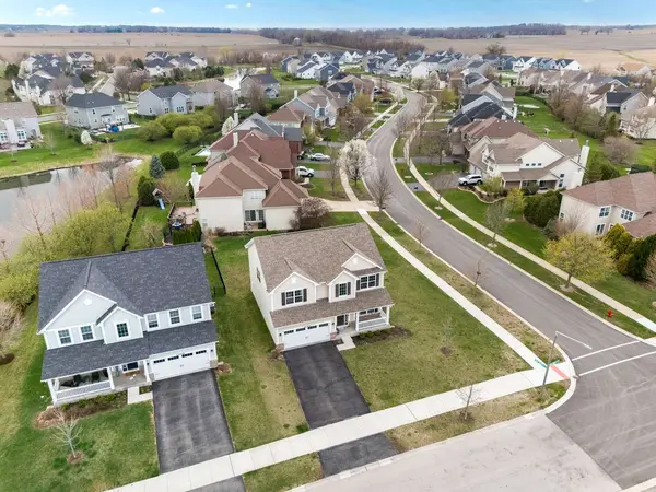 12404 S Blue Water Pkwy, Plainfield, IL 60585