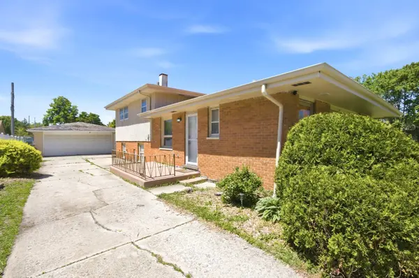 9224 Melvina Avenue, Oak Lawn, IL 60453